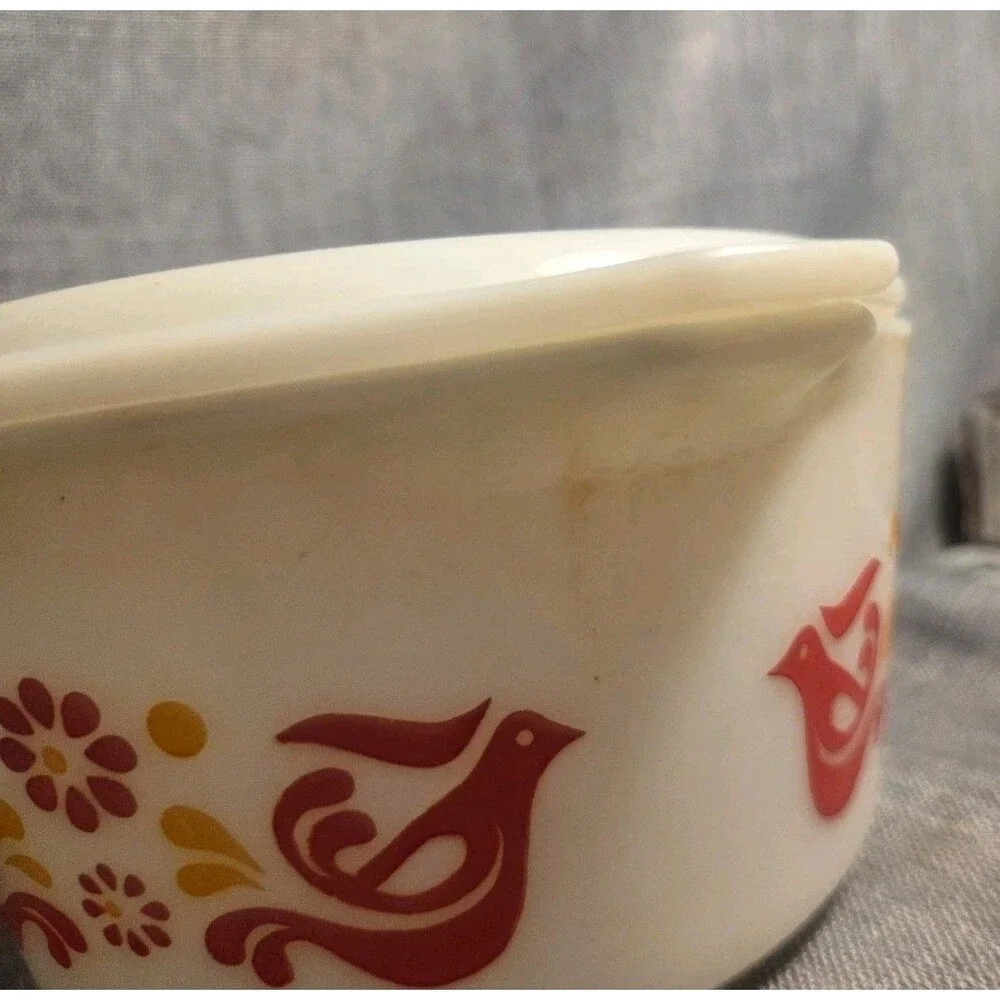 Vtg White Pyrex Friendship 473 Red Birds 1 Quart Casserole Dish with Lid EUC